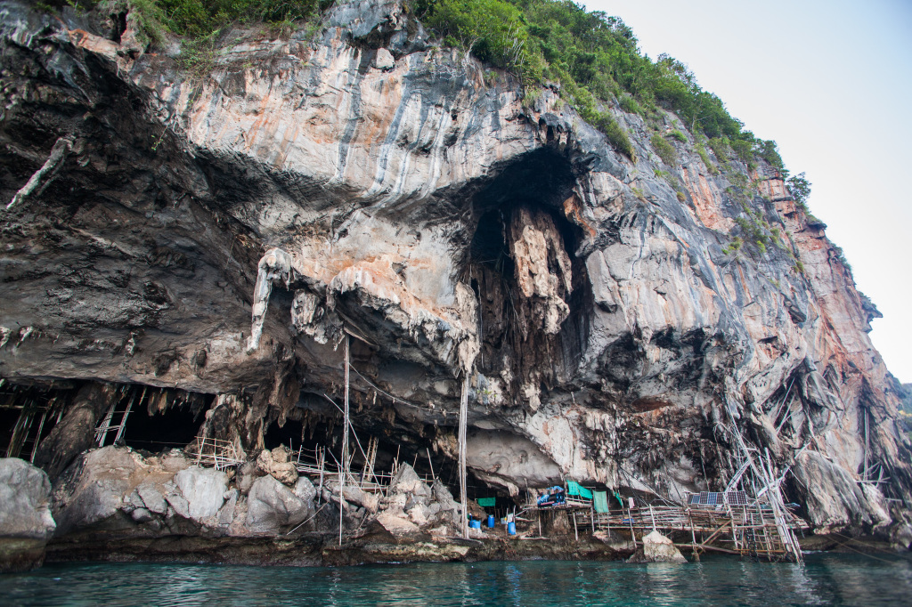 Viking Cave, Phi-Phi Le